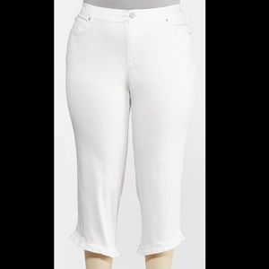 Cato white plus size classic high rise skinny cropped ruffle hem Capri Jeans 28W